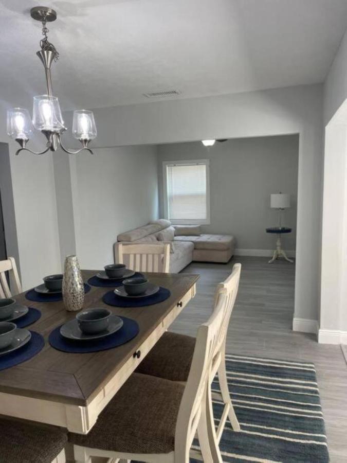 Cheerful Home Minutes From The Airport And Raymond James Stadium! 탬파 외부 사진